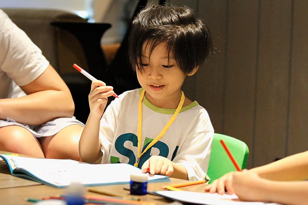 5歳から参加OK！ネイティブ講師と学ぶ唯一無二の英語×STEAM親子キャンプ